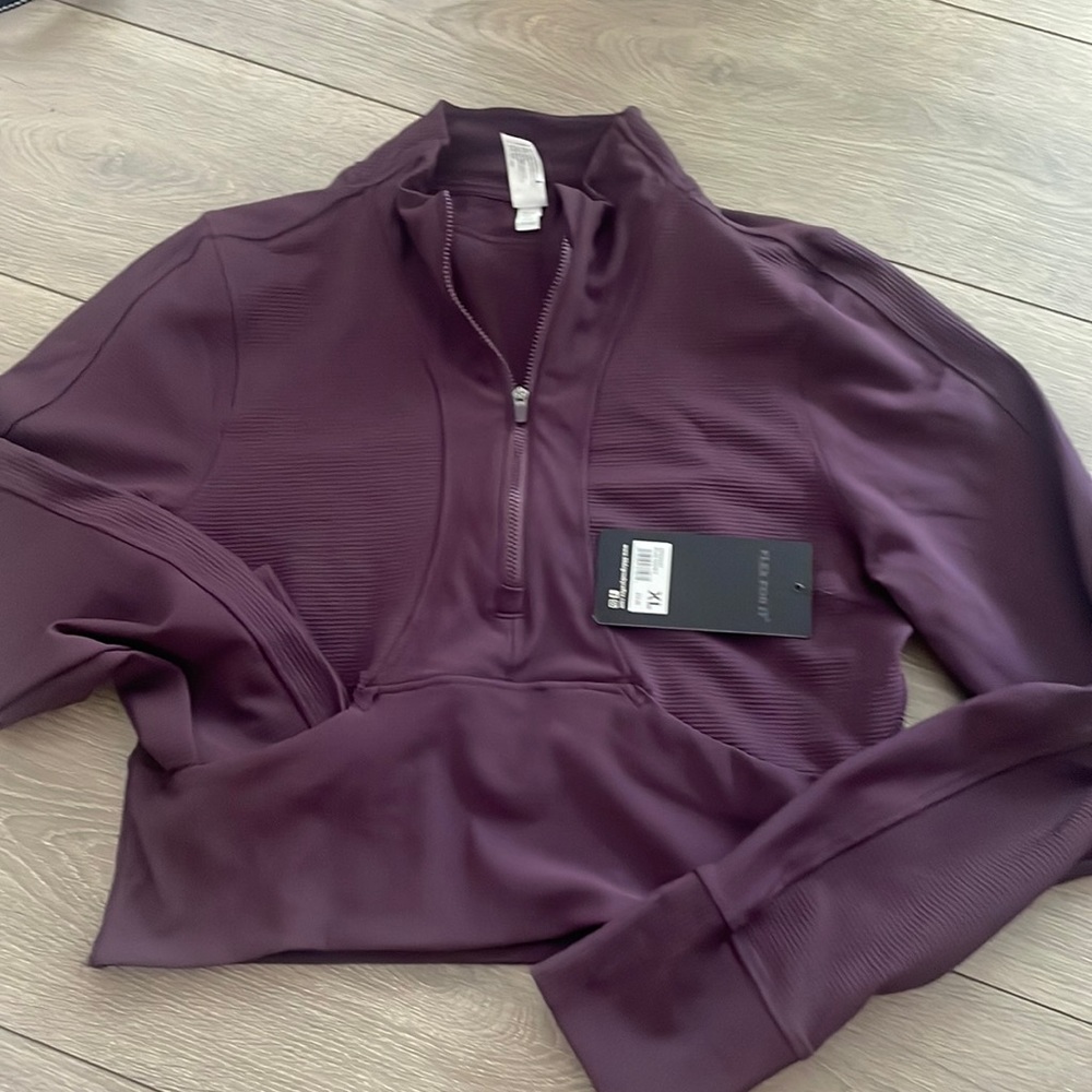 90 degree reflex cropped half zip pullover